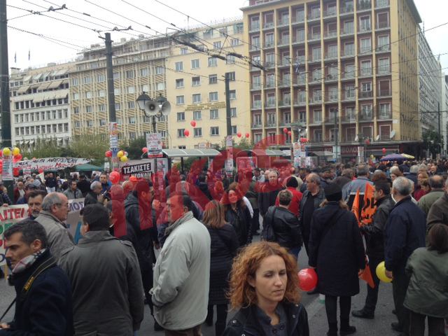 ΤΩΡΑ-ΦΩΤΟ-Στην πλατεία Κλαυθμώνος η πορεία ΓΣΕΕ-ΑΔΕΔΥ