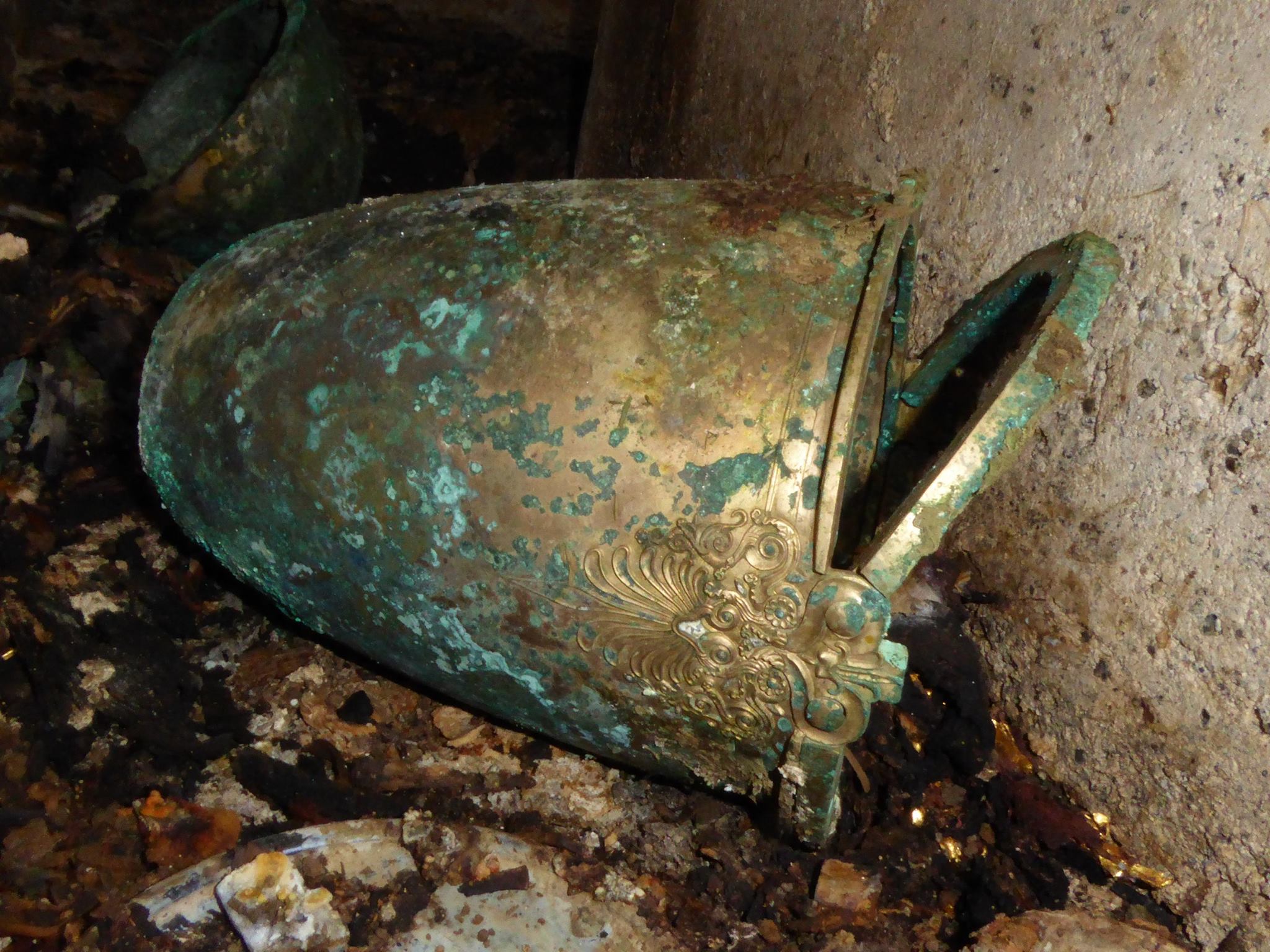ΦΩΤΟ-Ευρήματα από τον νέο ασύλητο τάφο που βρέθηκε στη Βεργίνα
