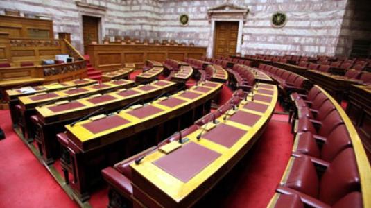 Το μεσημέρι ψηφίζονται οι κρίσιμες τροπολογίες στη Βουλή