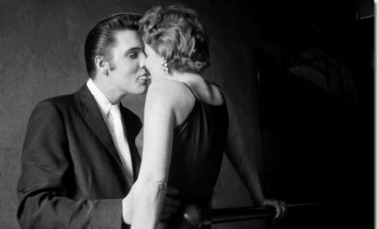 ΦΩΤΟ-Στο φως άγνωστες στιγμές του Έλβις