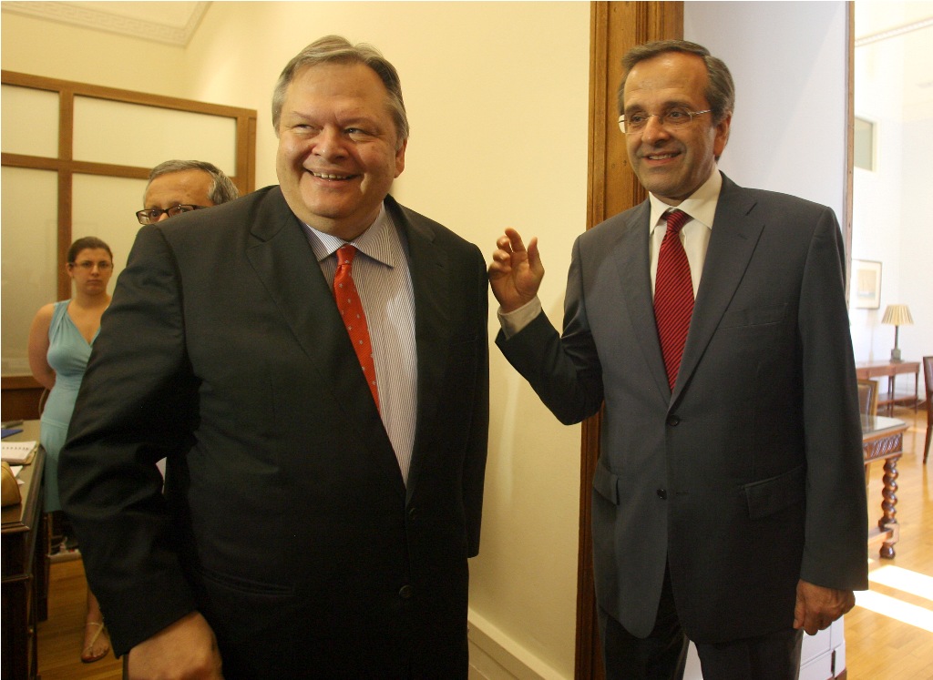 Συνάντηση Σαμαρά-Βενιζέλου στο Μαξίμου μετά τις διαβουλεύσεις του Παρισιού