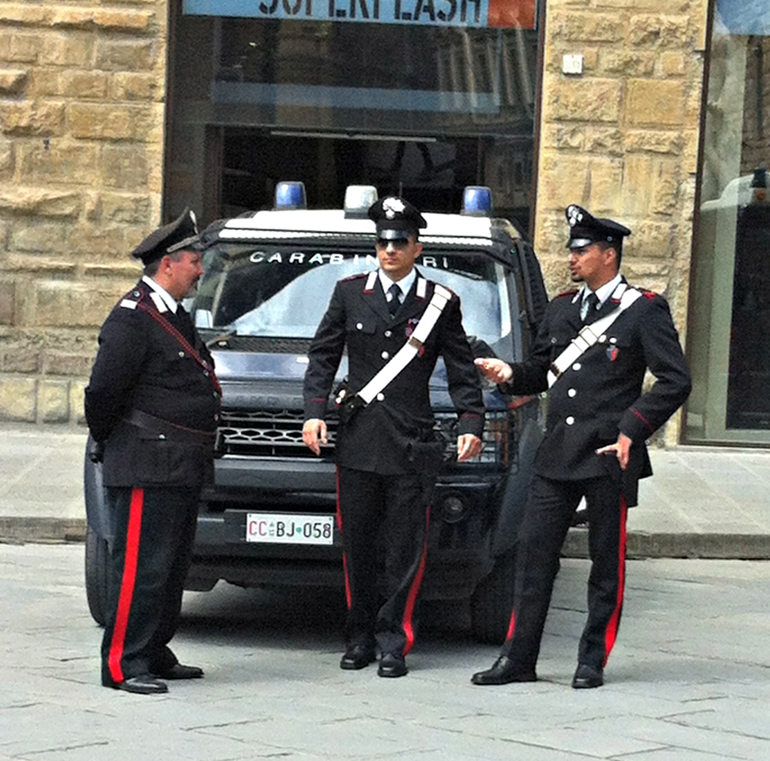 Συνέλαβαν 40 μαφιόζους