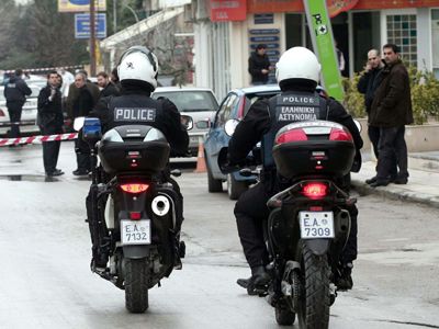 Aπεγκλώβισαν γυναίκα από φλεγόμενο διαμέρισμα