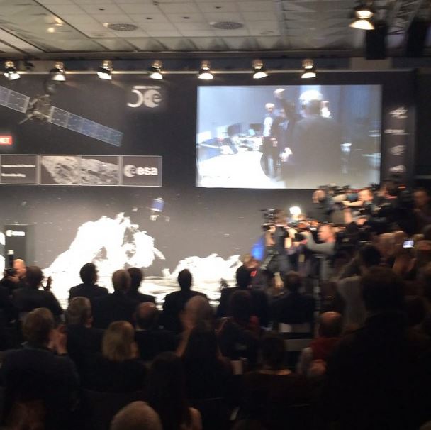 ΒΙΝΤΕΟ-Η στιγμή της προσεδάφισης στο αρχηγείο της ESA