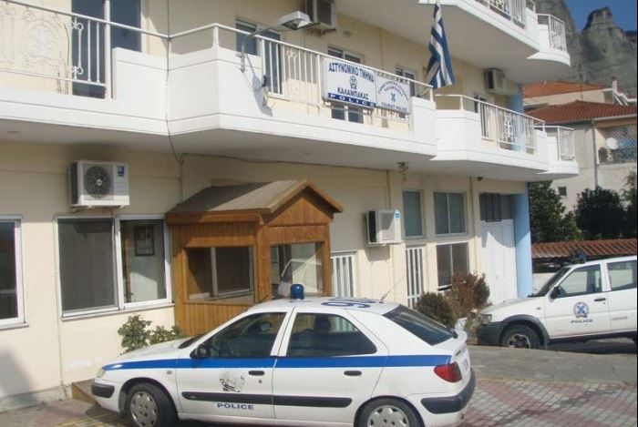 Μεθυσμένος οδηγός πιάστηκε στα χέρια με τους αστυνομικούς