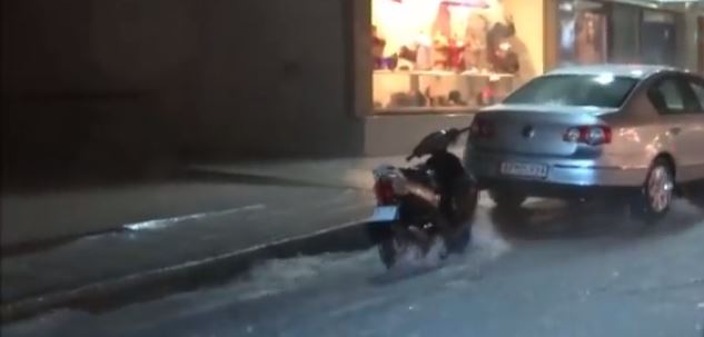 ΒΙΝΤΕΟ-Άνοιξαν οι ουρανοί στη Ρόδο