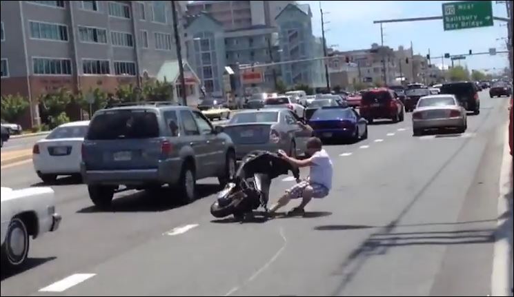 ΒΙΝΤΕΟ-Στην άσφαλτο με… σούζα