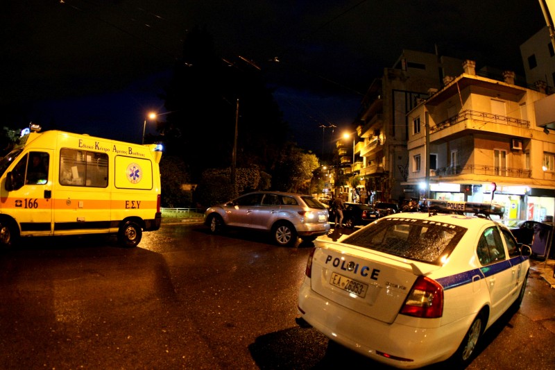 ΤΩΡΑ-Έρευνες στο Μικρολίμανο για το καλάσνικοφ