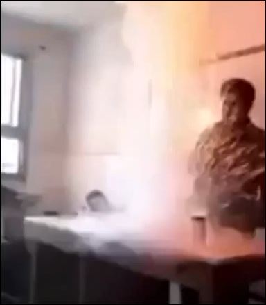 ΒΙΝΤΕΟ-Έκρηξη στην τάξη από το πείραμα του καθηγητή