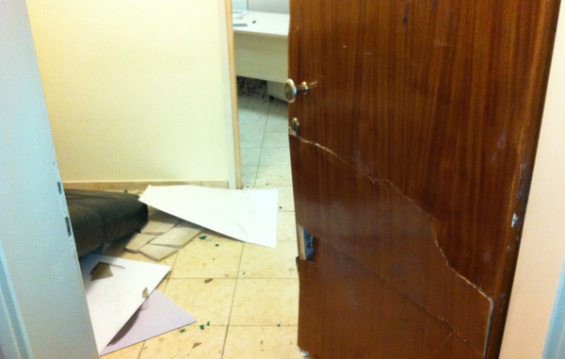 Έσπασαν την πόρτα λόγω της… έξωσης