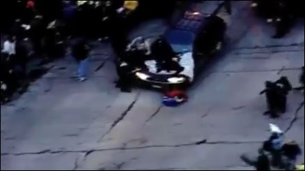 ΒΙΝΤΕΟ-Πάτησε με το αυτοκίνητο τους διαδηλωτές του Φέργκιουσον