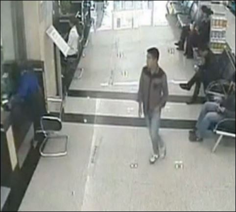 ΒΙΝΤΕΟ-Πελάτες τράπεζας ξυλοκόπησαν ληστή