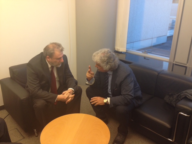 ΦΩΤΟ-Με τον Μπέπε Γκρίλο συναντήθηκε ο Μαριάς