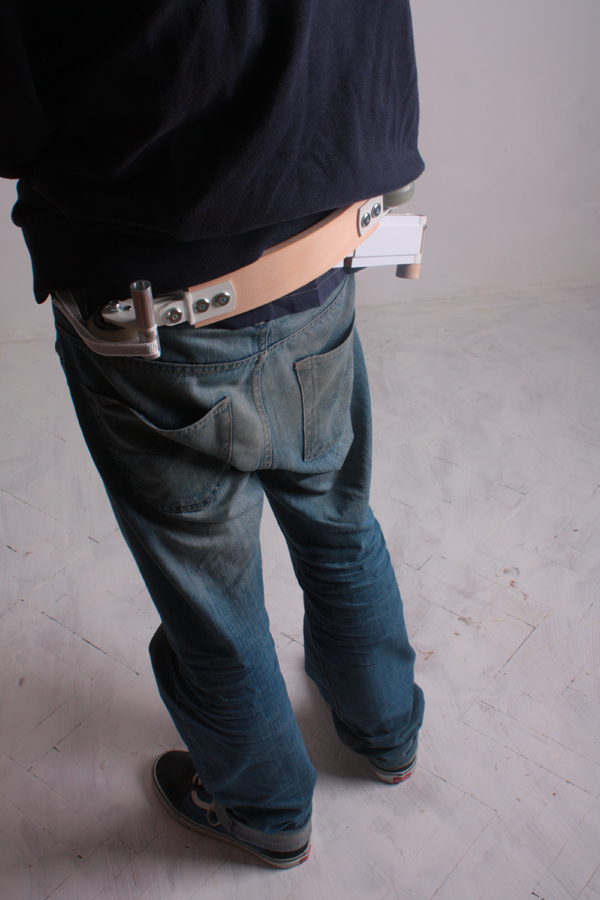 perierga.gr - Η ζώνη που γίνεται... πατίνι! perierga.gr - Η ζώνη που γίνεται... πατίνι!