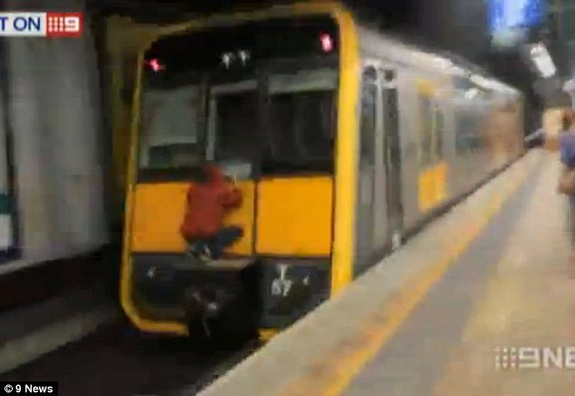 ΒΙΝΤΕΟ-Trainsurfing: Η νέα επικίνδυνη τρέλα