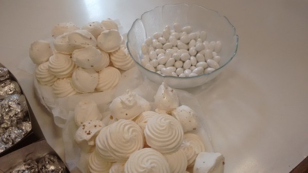 ΦΩΤΟ-Το κέρασμα του Τζιτζικώστα για τον γάμο του