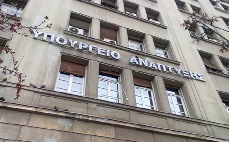 897 επαγγέλματα χωρίς άδεια λειτουργίας