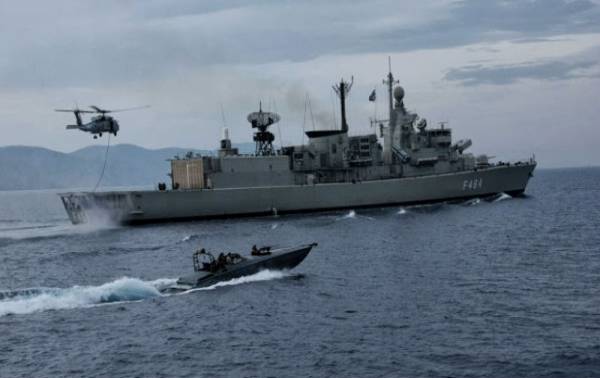 Πλοίο του πολεμικού ναυτικού διέσωσε 201 μετανάστες