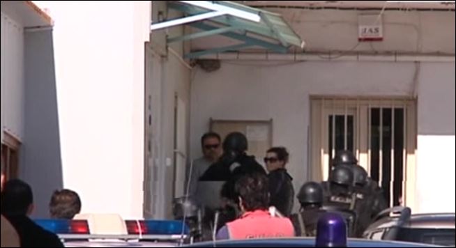 ΒΙΝΤΕΟ-Αστυνομικοί της ΕΚΑΜ μπαίνουν στον Κορυδαλλό