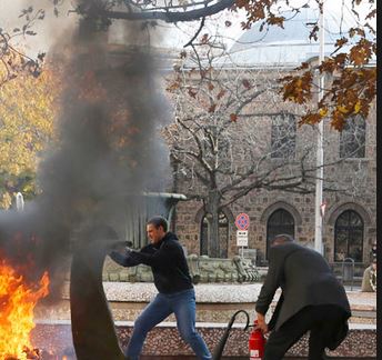 Υπέκυψε η γυναίκα που είχε αυτοπυρποληθεί