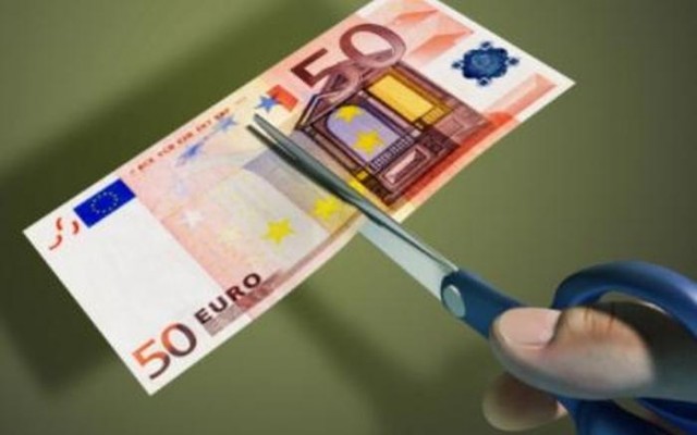 “Ψαλίδι” στους μισθούς των δημοσίων υπαλλήλων