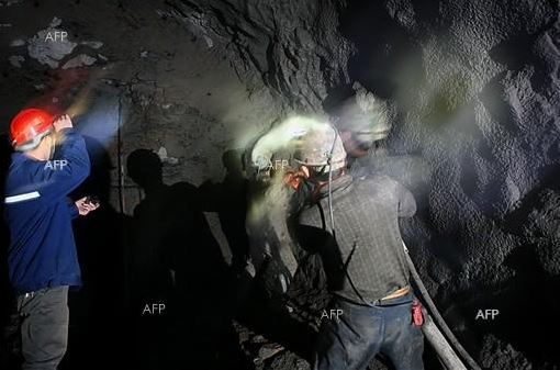 Σεισμός “έθαψε” τρεις ανθρακωρύχους