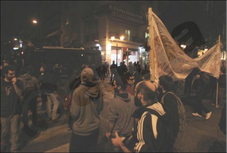 ΤΩΡΑ-Ένταση έξω από το Πολυτεχνείο – Κλειστή η Πατησίων