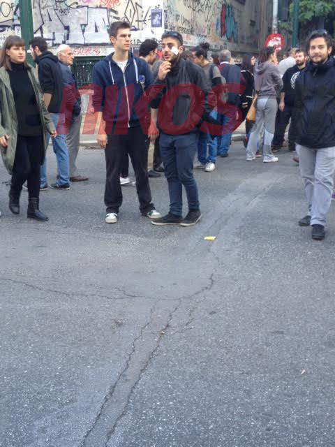 ΦΩΤΟ-Ο φοιτητής που χτυπήθηκε στη Νομική στην πορεία για το Πολυτεχνείο