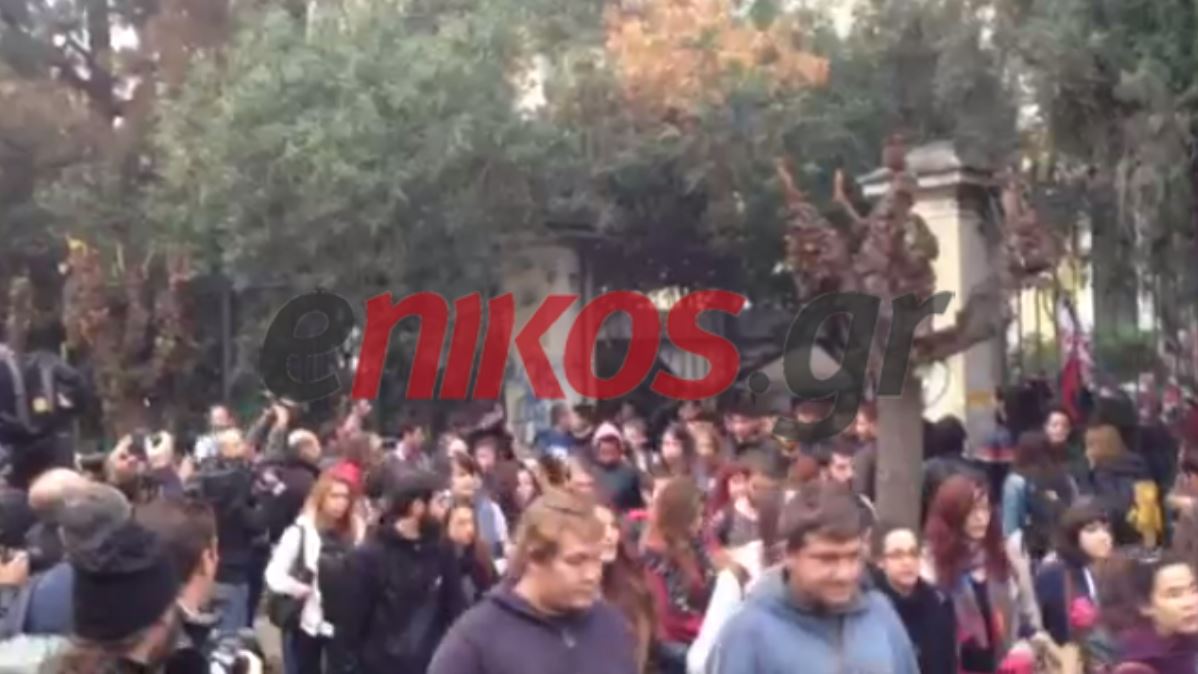 ΒΙΝΤΕΟ-Η έξοδος των φοιτητών από το Πολυτεχνείο