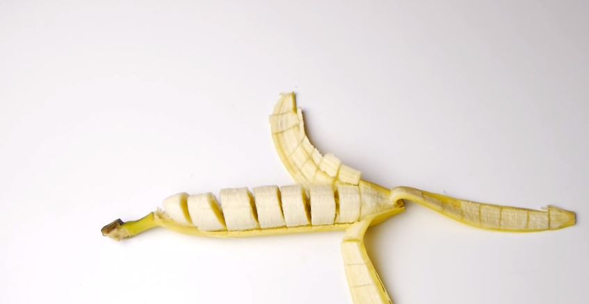 ΒΙΝΤΕΟ-Κόψε την μπανάνα με… βελόνα