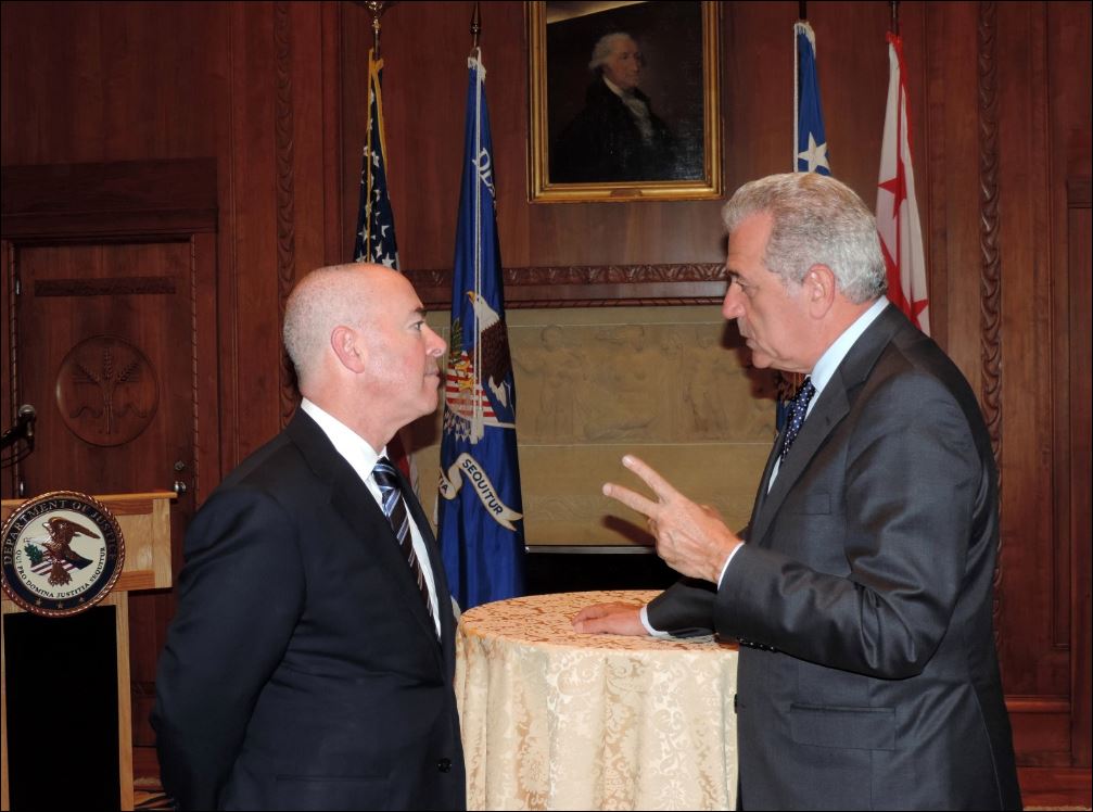 ΦΩΤΟ-Ο Αβραμόπουλος στη Σύνοδο Υπουργών Εσωτερικών ΕΕ-ΗΠΑ