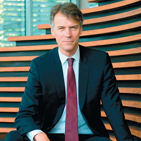 O Mr Boss τα βάζει με την Μέρκελ