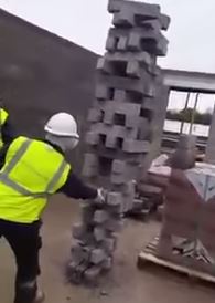 ΒΙΝΤΕΟ-Jenga με πραγματικά τούβλα