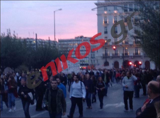 ΤΩΡΑ-ΦΩΤΟ-Στη Βουλή η πορεία του Πολυτεχνείου