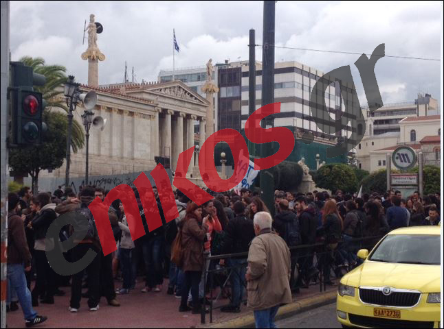 ΦΩΤΟ-Κόσμος στα Προπύλαια