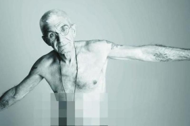 ΦΩΤΟ-Το μήνυμα του γυμνού Μπουτάρη