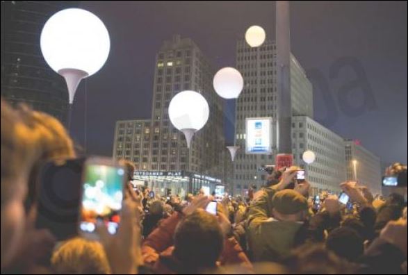 Από το τείχος του Βερολίνου… στο eBay