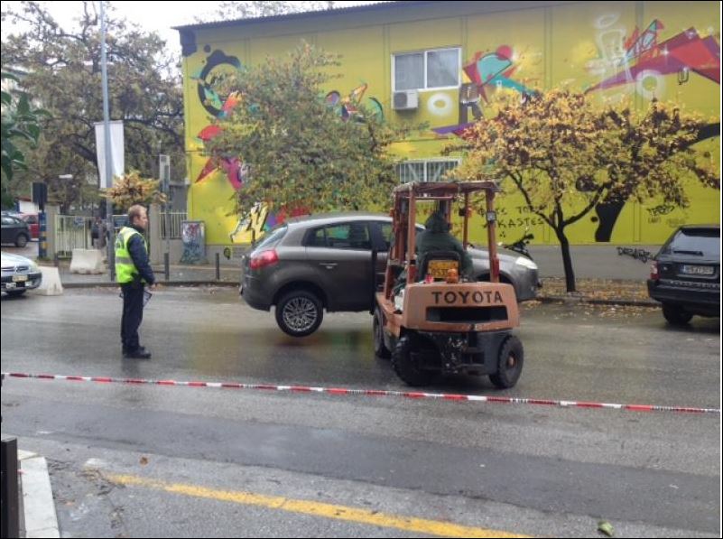 ΦΩΤΟ-Γερανοί της τροχαίας στο κέντρο της Θεσσαλονίκης και κλήσεις για τα σταθμευμένα