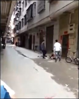 ΒΙΝΤΕΟ-Οι περαστικοί την έσωσαν από βιασμό