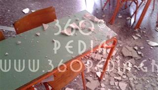 ΦΩΤΟ-“Βρέχει” σοβάδες, κινδυνεύουν μαθητές