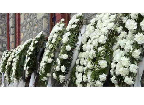 ΦΩΤΟ-Θρήνος στο τελευταίο αντίο στον 17χρονο μαθητή