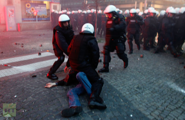 280 συλλήψεις και 47 τραυματίες μετά τα άγρια επεισόδια στη Βαρσοβία