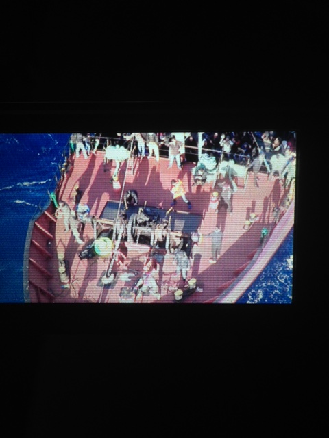 ΦΩΤΟ-Το ακυβέρνητο πλοίο που μεταφέρει 700 μετανάστες