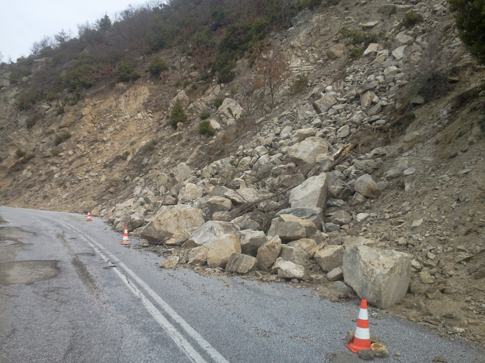 ΒΙΝΤΕΟ-Κατολισθήσεις στα Ιωάννινα από την πρωινή βροχή