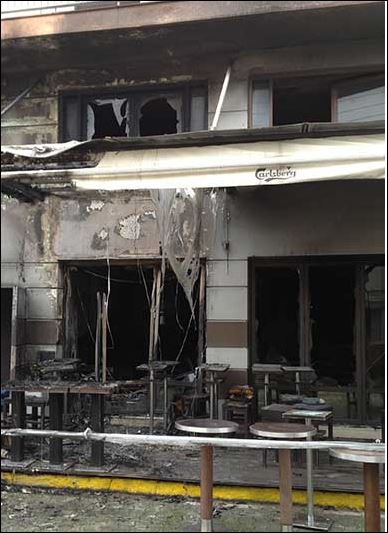 ΦΩΤΟ-Στάχτη έγινε καφέ μπαρ στο Λαγκαδά