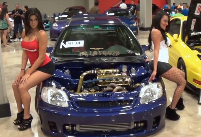 Εξωτικά αυτοκίνητα, καυτά κορίτσια… – ΒΙΝΤΕΟ