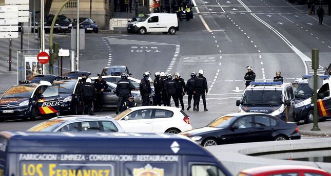 Ισπανία – Έριξαν ΙΧ φορτωμένο βουτάνιο στα γραφεία της κυβέρνησης