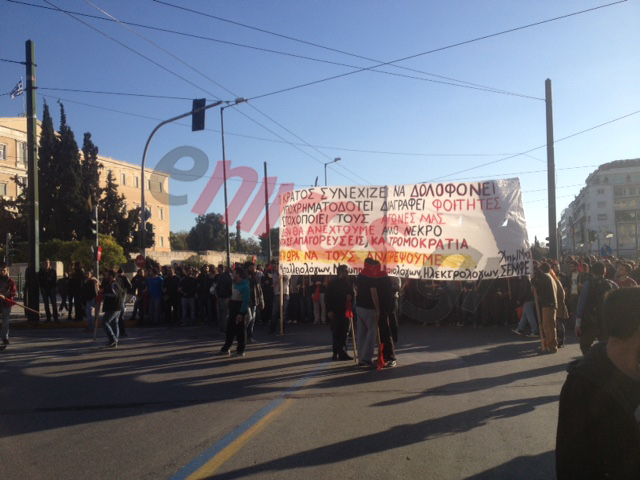 ΤΩΡΑ-ΦΩΤΟ-Στο Σύνταγμα η κεφαλή της πορείας