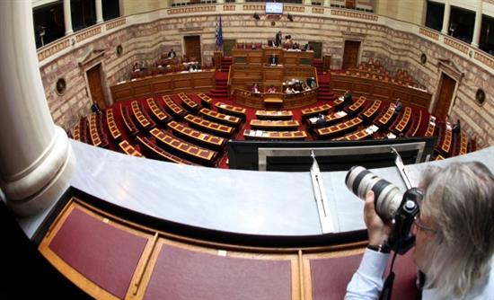 Κόντρα στη Βουλή για την πρώτη ψηφοφορία