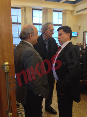 ΤΩΡΑ –Μπόλαρης και Μουτσινάς τα λένε στη Βουλή – ΦΩΤΟ